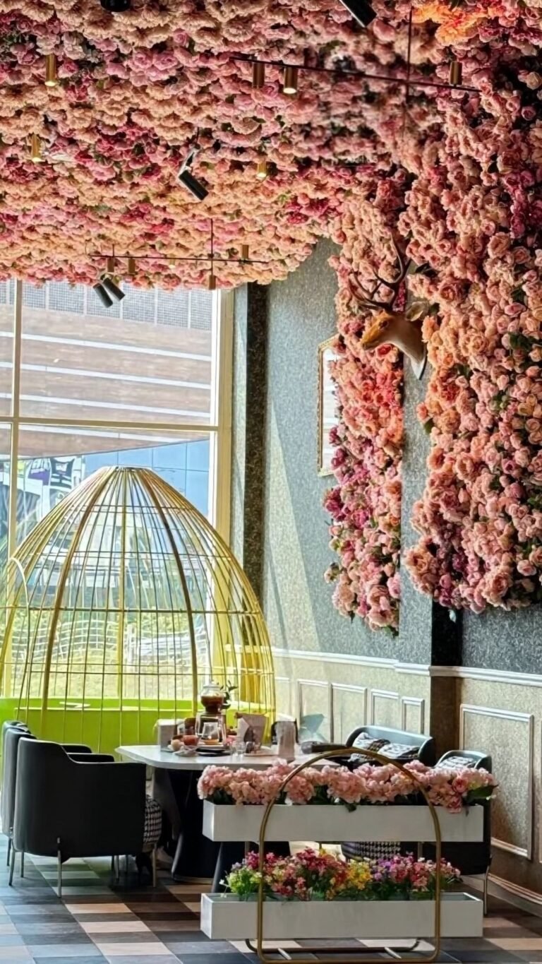 Restaurant Floral Decor That Guests Remember After Dinner