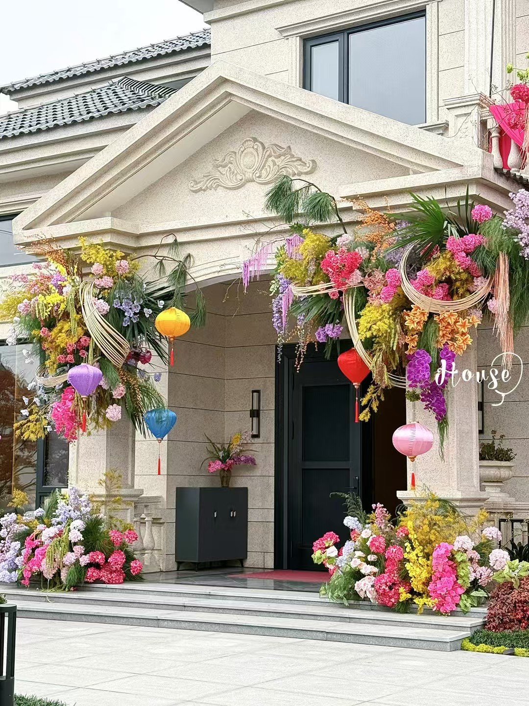 FOSKA floral decor case 1